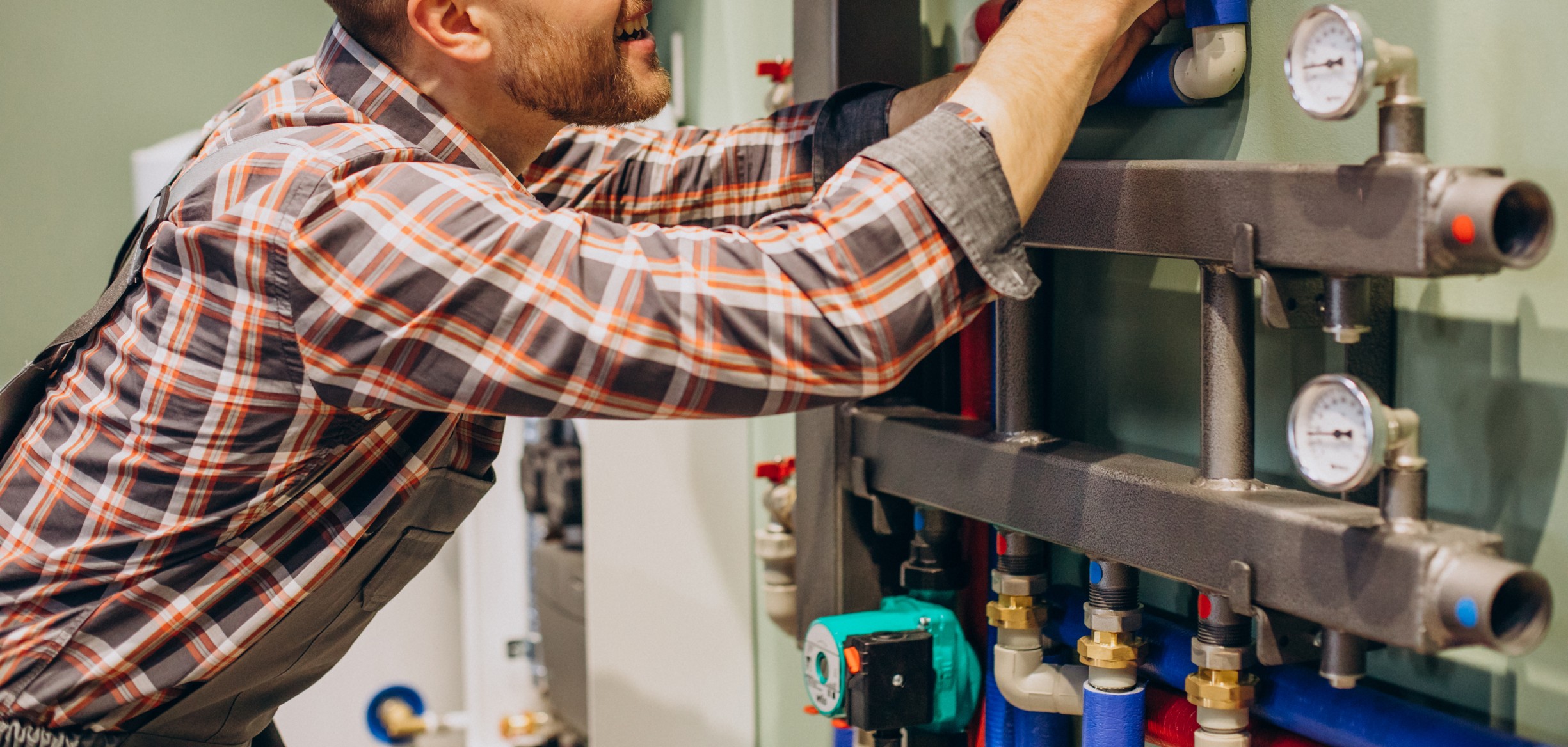 jeune-ingenieur-reglage-du-chauffage-autonome (1) index compteur eau